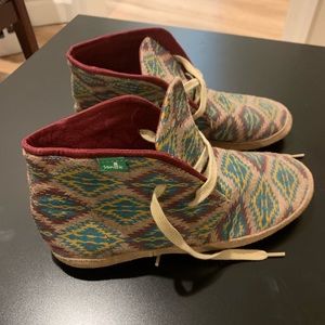 Like new Sanuk Juniper Stone Ivana Chukka Boots